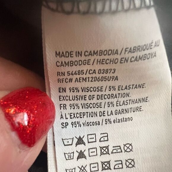 American Eagle size XS embroidered v neck blouse - Picture 4 of 5